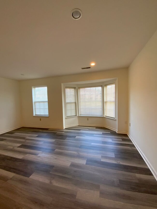 Building Photo - 216 Federal Way