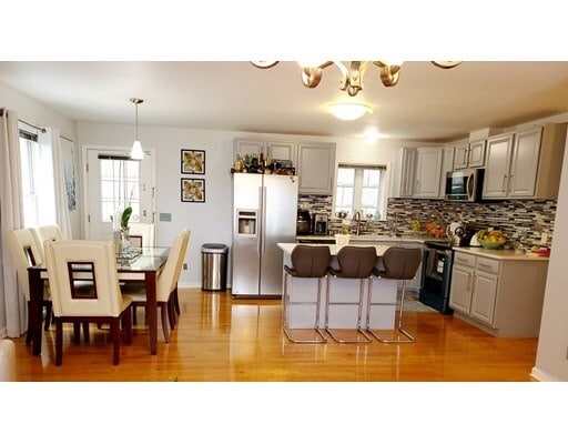 Foto del edificio - 304 Ridge Rd