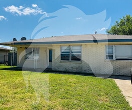 Building Photo - 4820 NW Hoover Ave