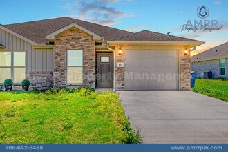 Building Photo - 114 Anita Plaza