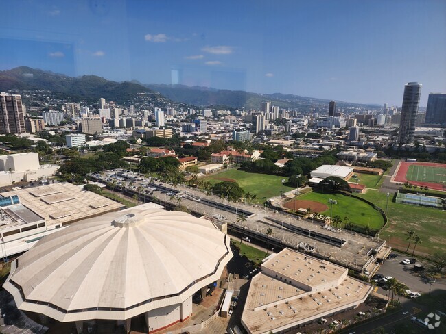 Building Photo - 909 Kapiolani Blvd