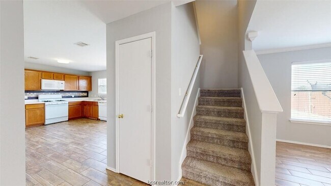 Foto del edificio - 15214 Meredith Ln