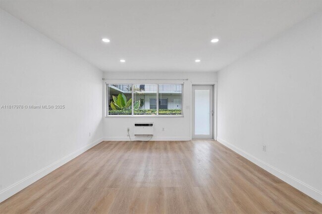 Foto del edificio - 2250 Bay Dr