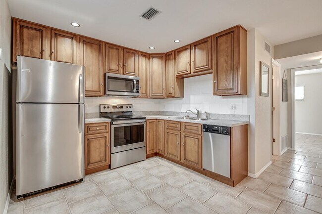 Foto del edificio - 460 Base Ave E