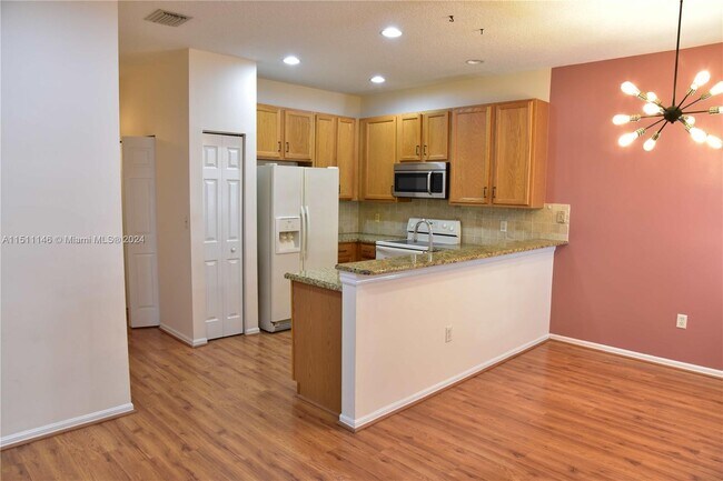 Building Photo - 2921 Crestwood Ter