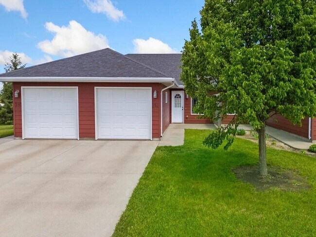 Foto del edificio - TRANQUIL 2 BEDROOM TWINHOME IN BALTIC, LUXURY OF SMALL TOWN LIVING WHILE MINUTES TO SIOUX FALLS