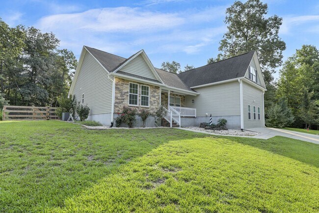 Foto del edificio - 244 Blue Creek Farms Drive