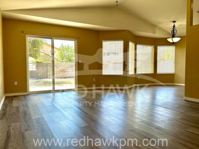 Foto del edificio - 1221 W Whitten St