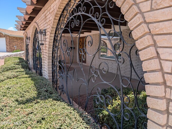 Foto del edificio - 612 Somerset Dr
