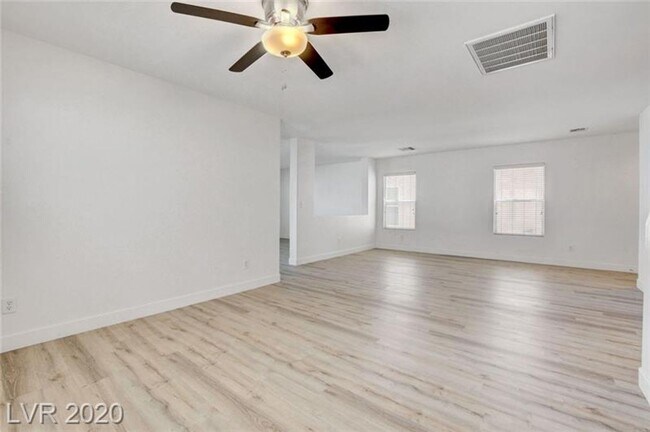 Building Photo - Gorgeous Northwest Three Bedroom Home!