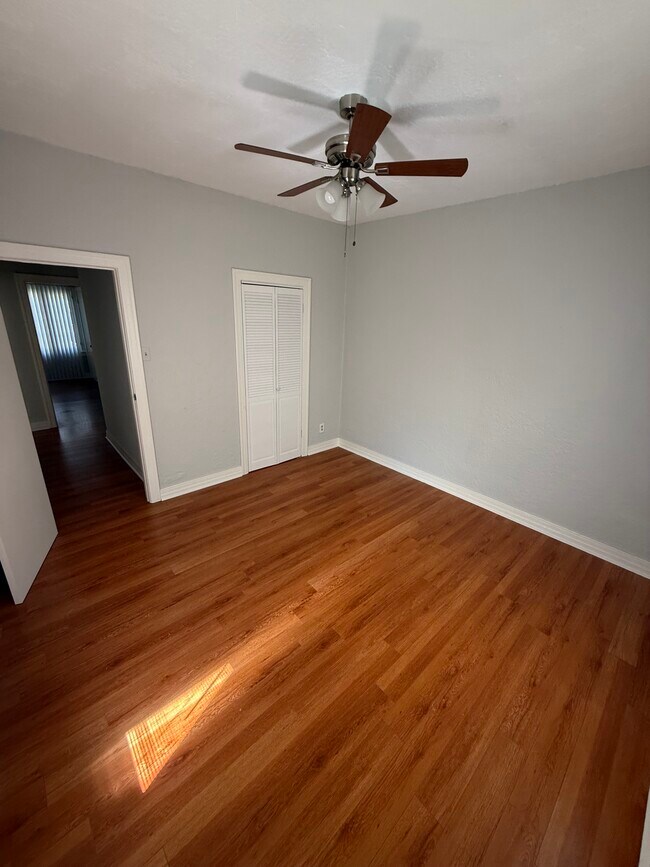 Foto del edificio - 1140 E Maple St