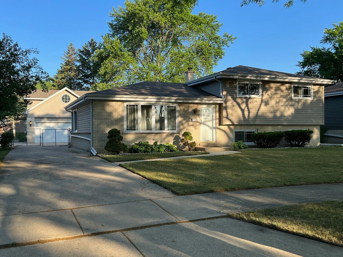 Primary Photo - 212 S Princeton Ave