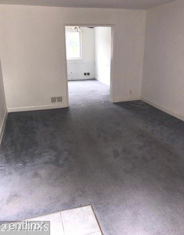 Building Photo - 1230 N Augusta Ave