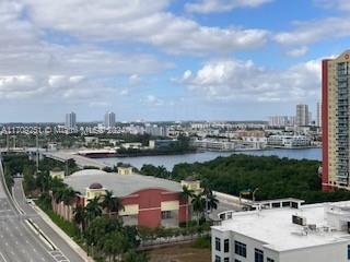 Foto del edificio - 300 Sunny Isles Blvd