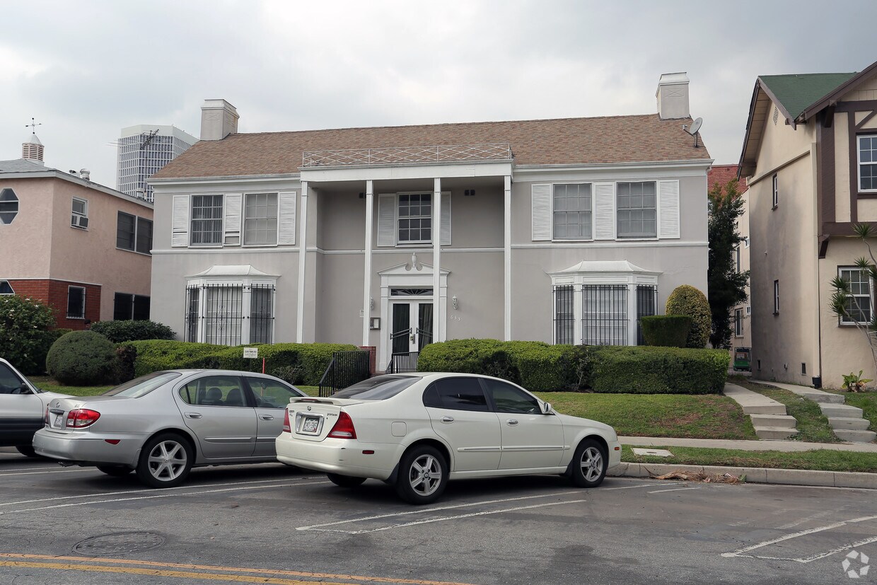 633 S Dunsmuir Ave, Los Angeles, CA 90036 Apartments in Los Angeles