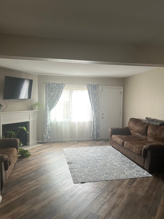 Foto del edificio - 481 Dailey Ave
