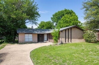 Building Photo - 726 Pinehurst Dr