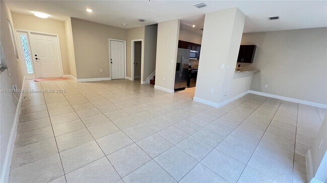 Foto del edificio - 370 NE 34th Ave