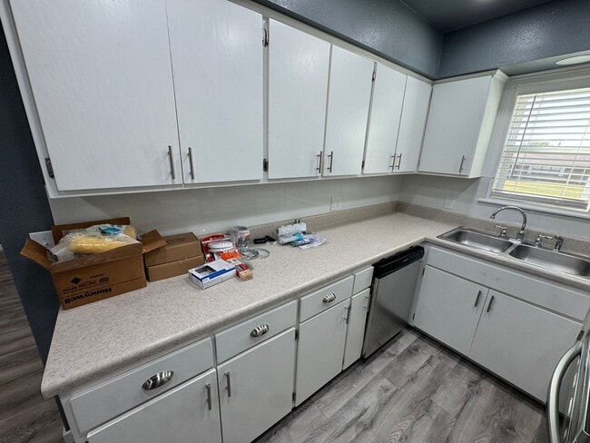 Building Photo - 70 N Hunter St