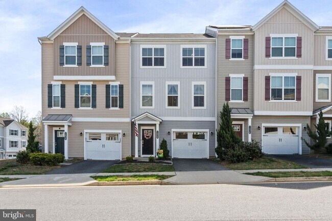 Foto del edificio - TOWNHOME FOR RENT