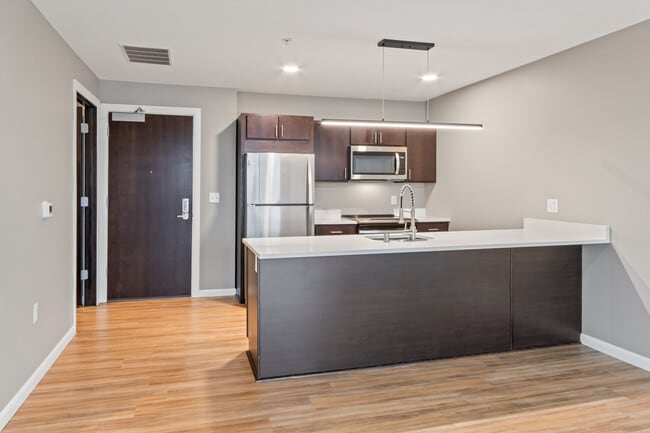 Foto del edificio - 8041 W Bluemound Rd