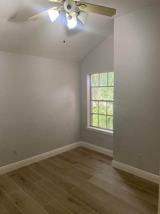 Foto del edificio - 9339 Stonecreek Ln
