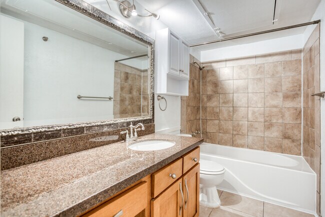 Foto del edificio - 10536 Stone Canyon Rd