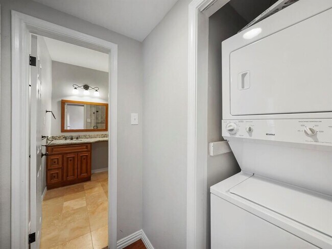 Building Photo - 4144 Greystone Way