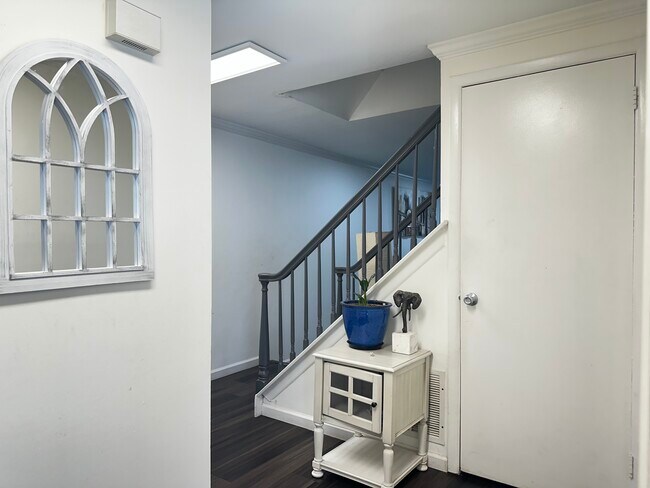 Foto del edificio - 107 Thoreau Dr