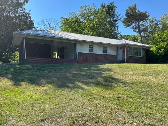 Building Photo - 5675 Old Thomasville Rd