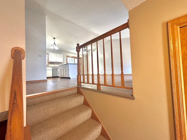 Building Photo - Charming Split-Level 4 Bedroom Single Fami...