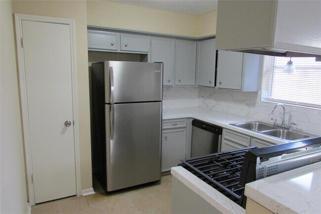 Building Photo - 4303 Thunder Bay Dr