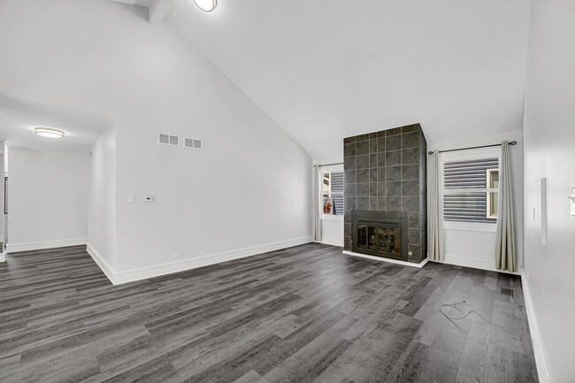 Building Photo - 6386 Kindling Ct