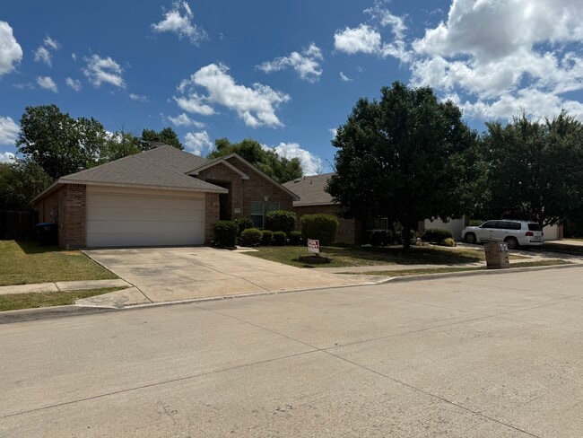 Building Photo - 12736 Northern Pine Dr