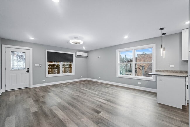 Building Photo - 1016 S State St