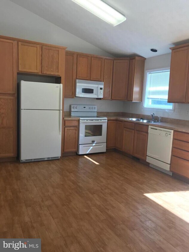 Primary Photo - 71 Stratford Dr