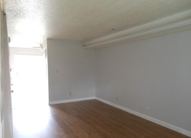 Building Photo - 1139 N Park Ave