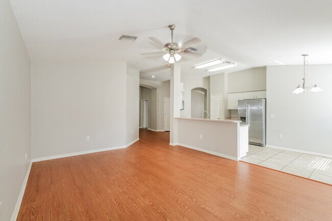 Foto del edificio - 4649 Roundview Ct