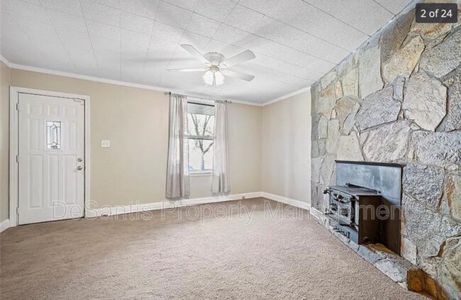 Building Photo - 467 Oneida St