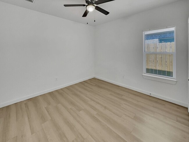 Foto del edificio - 5719 Kemper St