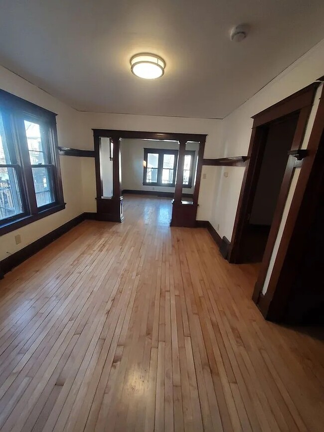 Building Photo - 1025 E Land Pl