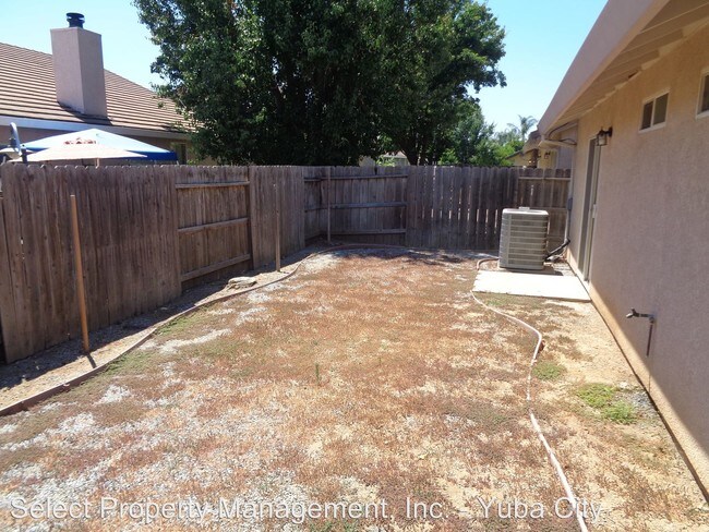 Building Photo - 3 br, 2 bath House - 1080 Courtyard Drive