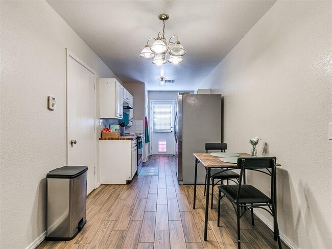 Building Photo - 414 English Elm Ln