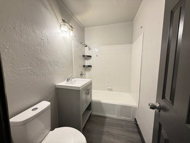 Foto del edificio - 1451 NE 7th St