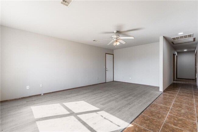 Foto del edificio - 322 E Southern Trace Dr