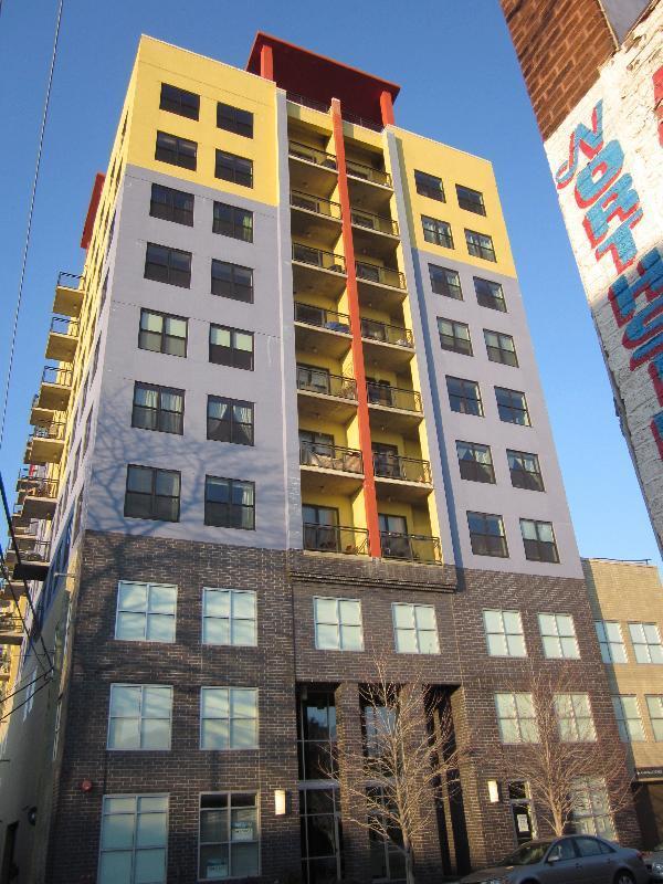 Building Photo - 1122 W Catalpa Ave