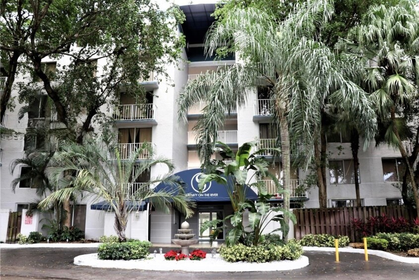 Foto principal - 1720 NW North River Dr