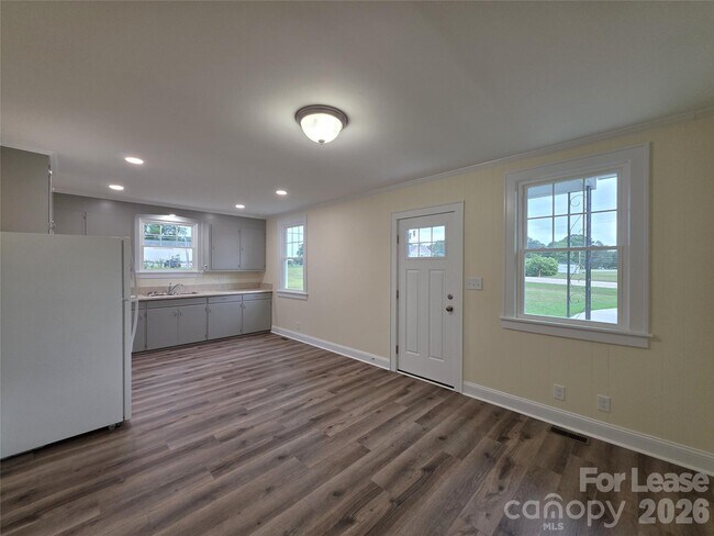 Foto del edificio - 6400 Bringle Ferry Rd