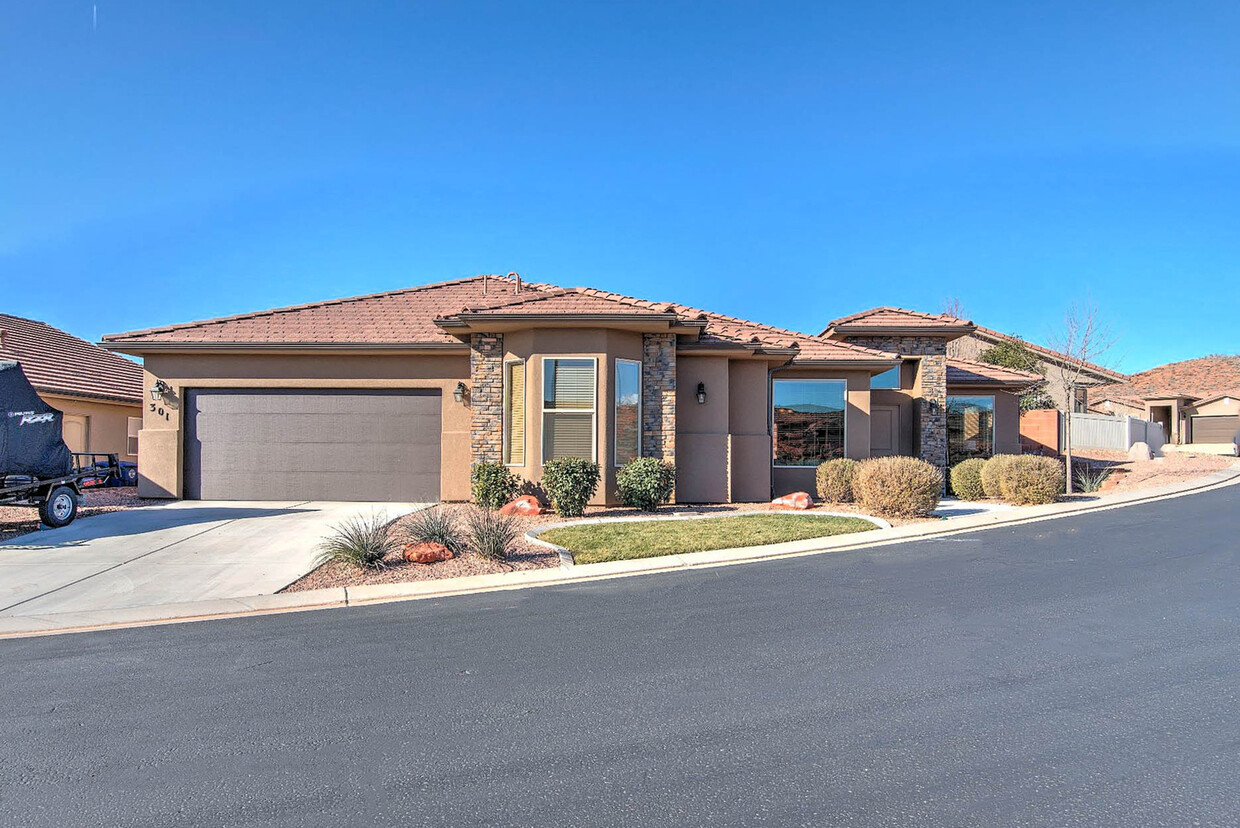 Primary Photo - Beautiful Home in Red Cliffs - Small Dogs ...
