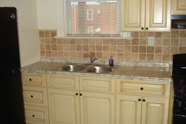 Foto del edificio - 733 E Chestnut St